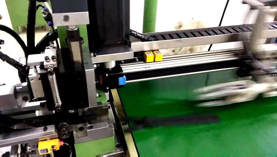 CCM直線滑臺模組在拉鏈機上的應(yīng)用